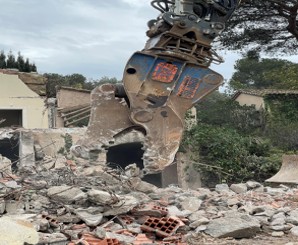 Pelle 25T avec croc béton